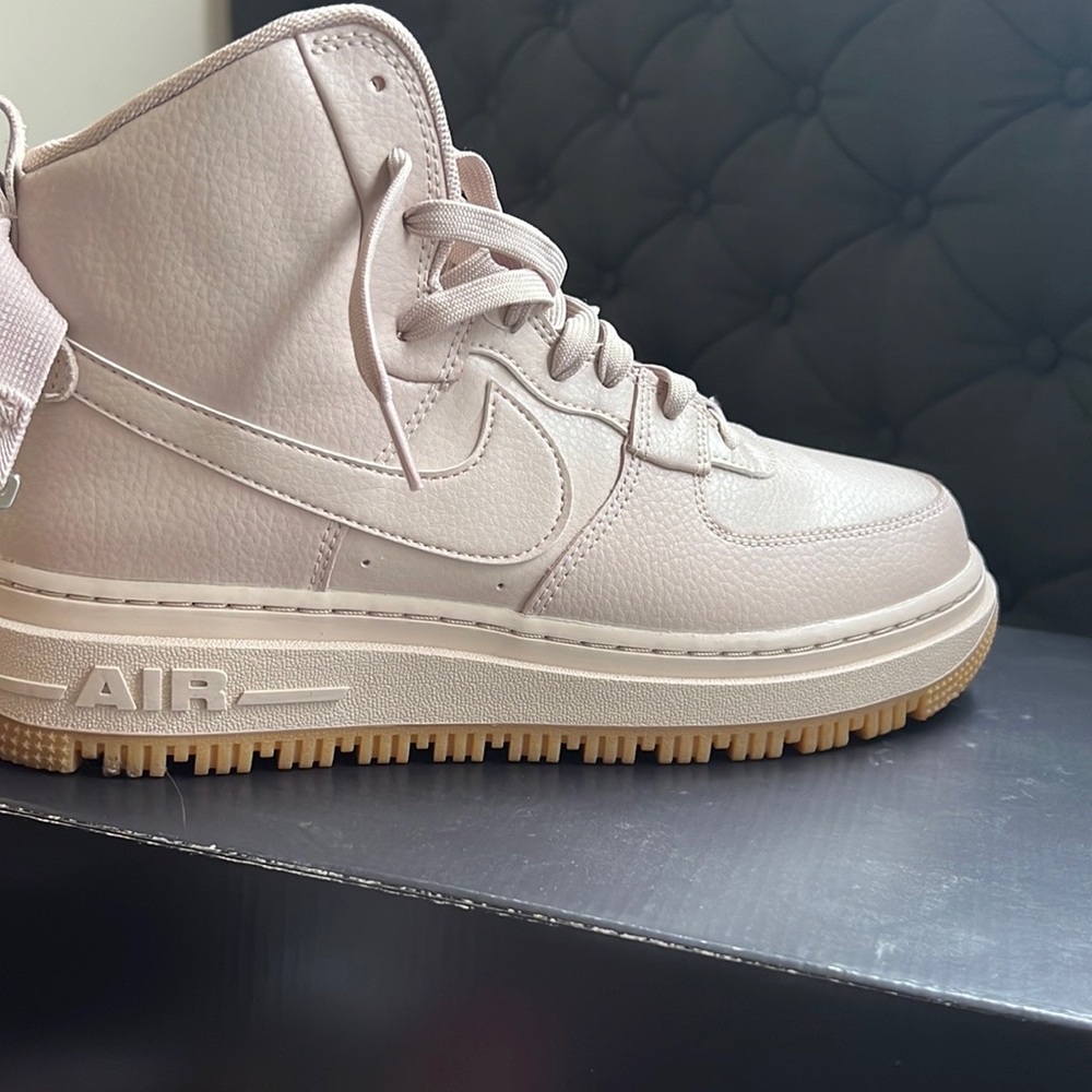 Nike fossil stone pearl white